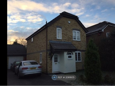Detached house to rent in Turnstone Close, Wokingham RG41