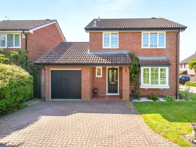 Detached house to rent in Wiggett Grove, Binfield, Bracknell, Berkshire RG42