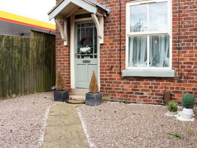 End terrace house to rent in Hawthorn Street, Wilmslow SK9