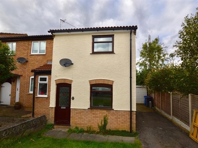 End terrace house to rent in Somersby Avenue, Walton, Chesterfield S42