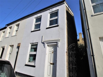 End terrace house to rent in Victoria Road, Sevenoaks TN13