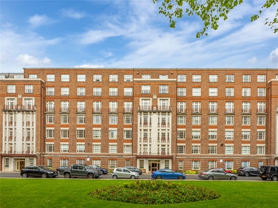Eyre Court, Finchley Road, St John's Wood, London, NW8 3 bedroom flat/apartment in Finchley Road
