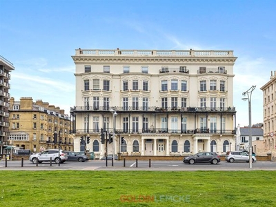 Flat for sale in Adelaide Mansions, Hove BN3