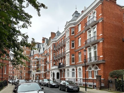 Flat for sale in Cornwall Mansions, Kensington Court W8