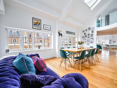 Flat for sale in Victorian Heights, Thackeray Road SW8