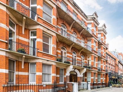 Flat to rent in 36 Kensington Court, London W8