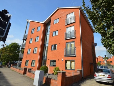 Flat to rent in 48 Stretford Road, Hulme, Manchester M15