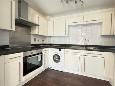 Flat to rent in Academy Way, Becontree, Dagenham RM8