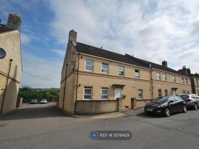 Flat to rent in Albany Court, Bath BA2