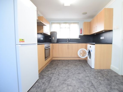 Flat to rent in Ashgrove Road, Ilford IG3
