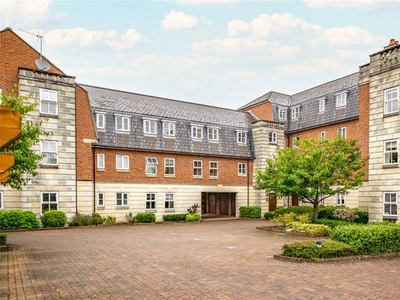 Flat to rent in Ashlar Court, Marlborough Road, Swindon, Wiltshire SN3