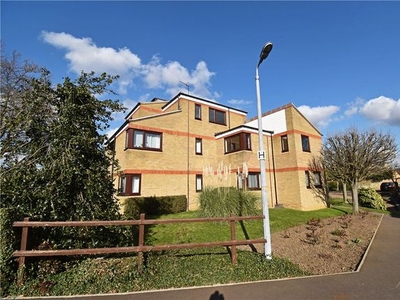 Flat to rent in Beaulands Close, Cambridge CB4