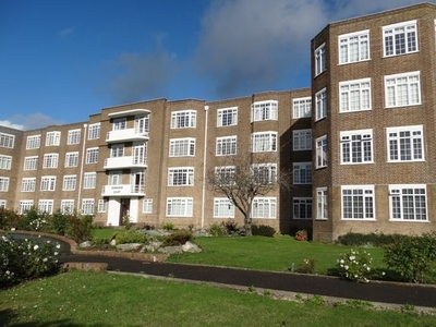 Flat to rent in Boundary Road, Worthing BN11