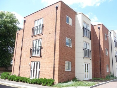 Flat to rent in Bronte Close, Slough SL1
