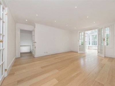 Flat to rent in Buckland Crescent, Belsize Park NW3