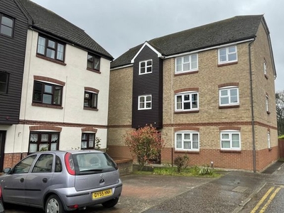 Flat to rent in California Close, Highwoods, Colchester CO4