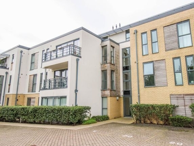 Flat to rent in Churchill Court, Madingley Road, Cambridge CB3