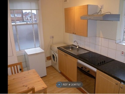 Flat to rent in Clarendon Park, Leicester LE2
