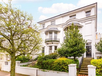 Flat to rent in Clifton Road, Brighton, East Sussex BN1