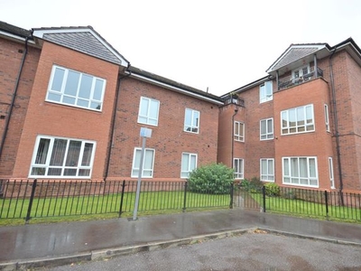 Flat to rent in Derbyshire Road South, Sale M33