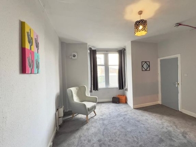 Flat to rent in East Park Road, East End Park LS9