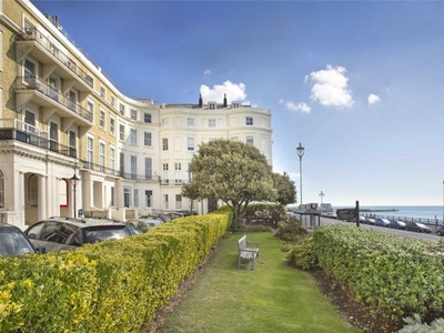 Flat to rent in Eastern Terrace, Brighton BN2