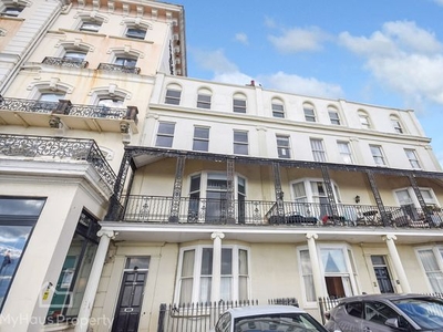Flat to rent in Kings Road, Brighton, East Sussex BN1