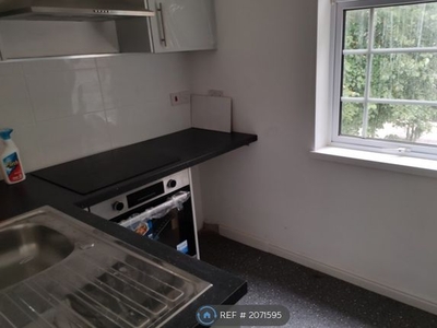 Flat to rent in Frodingham Road, Scunthorpe DN15