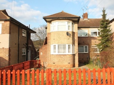 Flat to rent in Fullwell Avenue, Ilford IG5