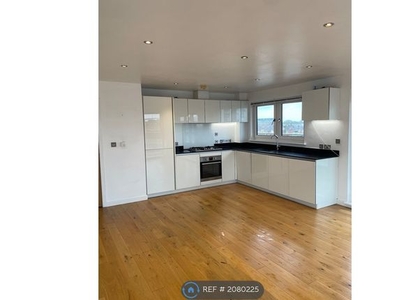 Flat to rent in Hanover House, Brentwood CM14
