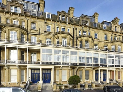 Flat to rent in Kings Gardens, Hove BN3