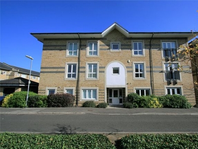 Flat to rent in Longworth Avenue, Chesterton, Cambridge CB4