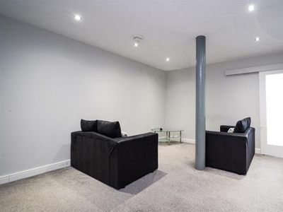 Flat to rent in Lower Vickers Street, Manchester M40