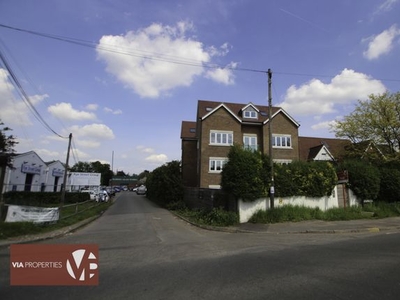 Flat to rent in Nazeing New Road, Broxbourne EN10