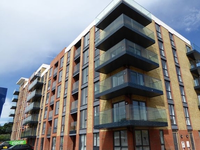 Flat to rent in Oscar Wilde Road, Reading RG1