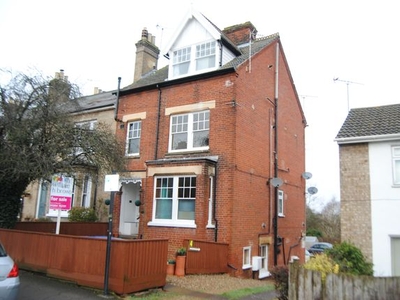 Flat to rent in Queens Road, Bury St. Edmunds IP33