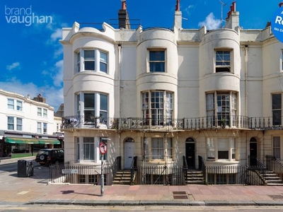 Flat to rent in Regency Square, Brighton, East Sussex BN1