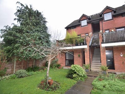 Flat to rent in Rickmansworth Road, Watford WD18