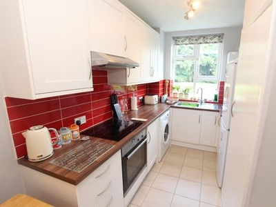Flat to rent in Rose View, Hollies Court, Addlestone KT15