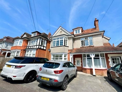 Flat to rent in Rosemount Road, Westbourne, Bournemouth BH4