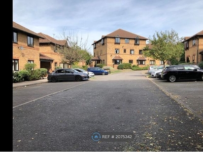 Flat to rent in St. Swithins Court, Twyford, Reading RG10
