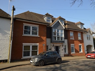 Flat to rent in Station Road, Godalming GU7