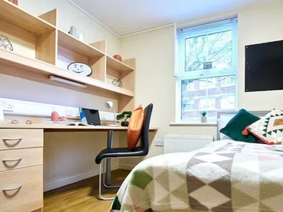 Flat to rent in Students - Oxney House & Gardens, 38-40 Oxney Road, Manchester M14