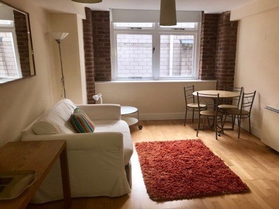 Flat to rent in The Gallery, Salford M3