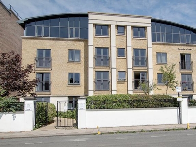 Flat to rent in Union Place, Worthing BN11
