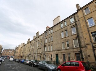 Flat to rent in Wardlaw Place, Gorgie, Edinburgh EH11