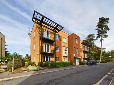 Flat to rent in Whitley Rise, Reading, Berkshire RG2