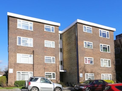 Flat to rent in Windsor Court, London N14