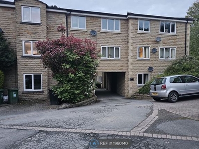 Flat to rent in Wood Lane, Huddersfield HD4