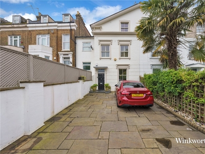 High Road, North Finchley, London, N12 4 bedroom house
